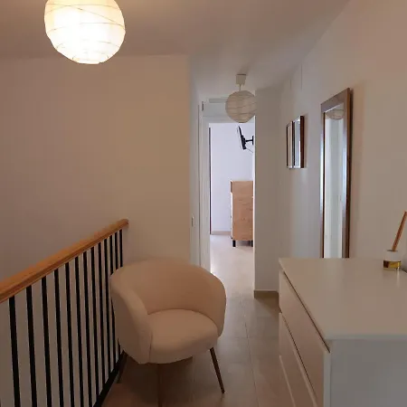 Amazing & Renovated 2-bedroom Flat In Apartment