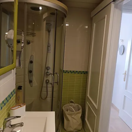 Amazing & Renovated 2-bedroom Flat In
